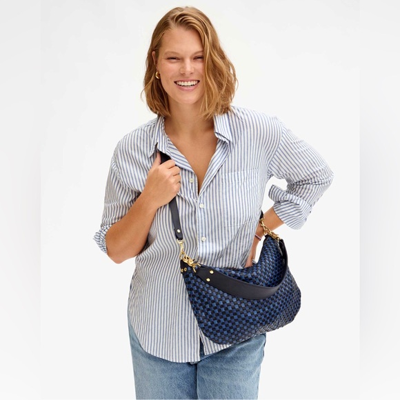 Clare V. Moyen Messenger - Picture 2 of 5